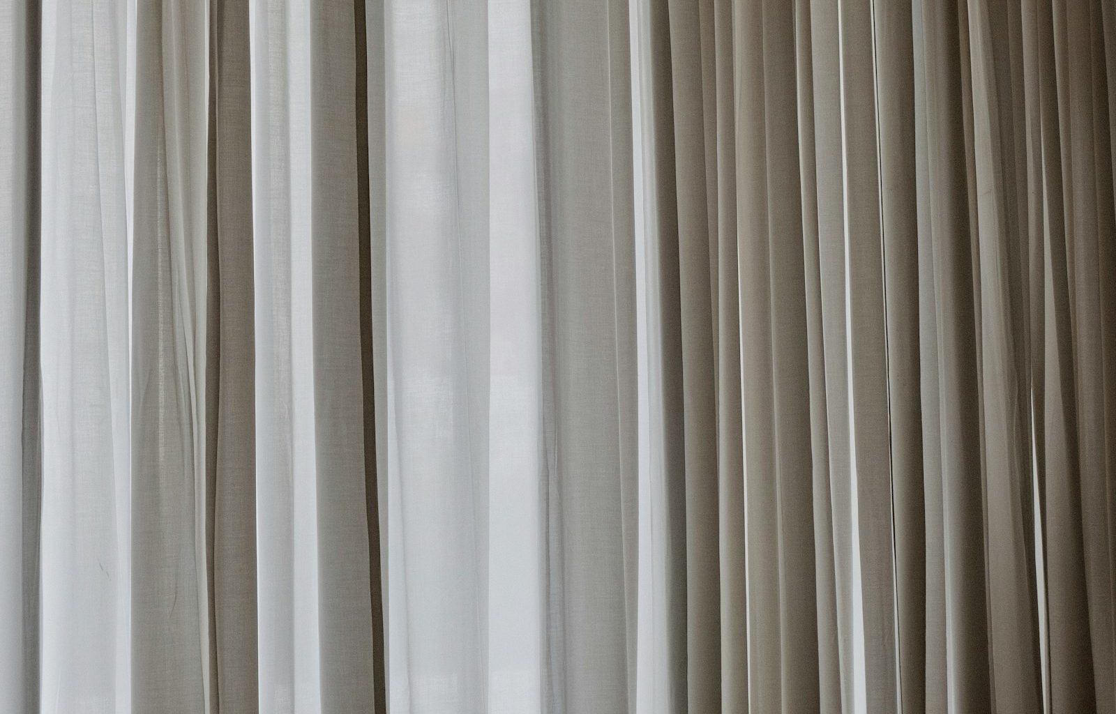 white and gray window curtain