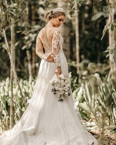 woman holding white flower bouquet during daytime