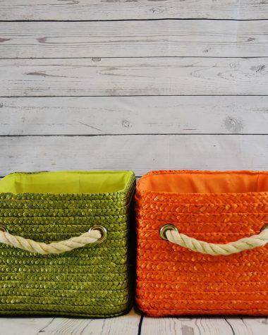 Nette gang met wandhaken, schoenenrek en wandorganizer bij de voordeur
